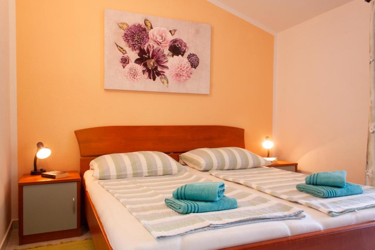 Marcel Apartment Mit Meerblick Trogir Eksteriør billede