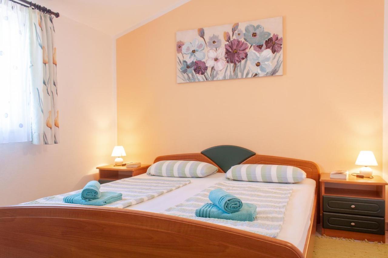 Marcel Apartment Mit Meerblick Trogir Eksteriør billede