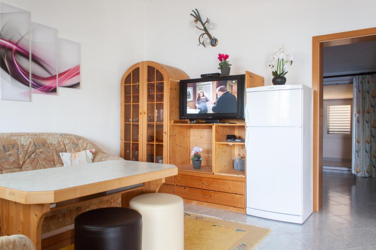 Marcel Apartment Mit Meerblick Trogir Eksteriør billede